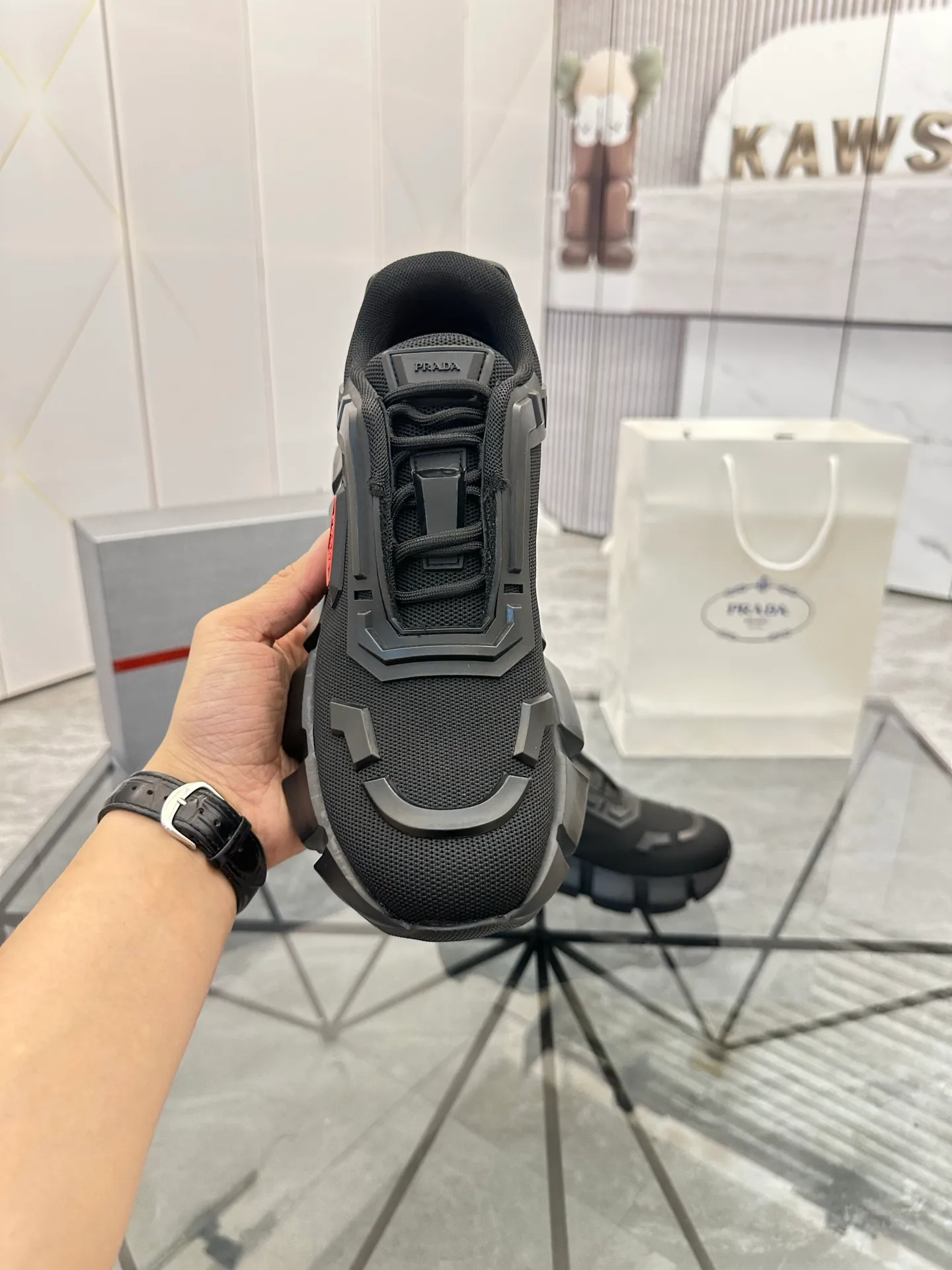 Men's shoes for sale 💰: 💰P580¥ High-end top quality Product trademark: Prada *"Prada*" low-top casual shoes Regular size: 38-45 (can be customized to 46) Product materials: imported breathable fly weave upper, professional glue-making process, breathable lining, cowhide foot pads, original ultra-light foam outsole. No.: 001